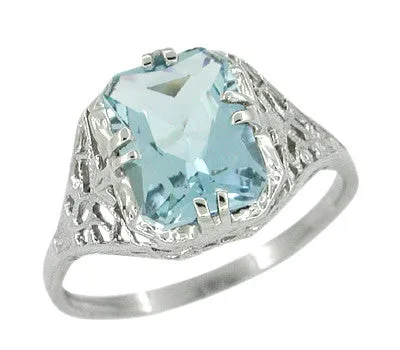 1920's Art Deco Filigree Rectangular Aquamarine Ring in Platinum