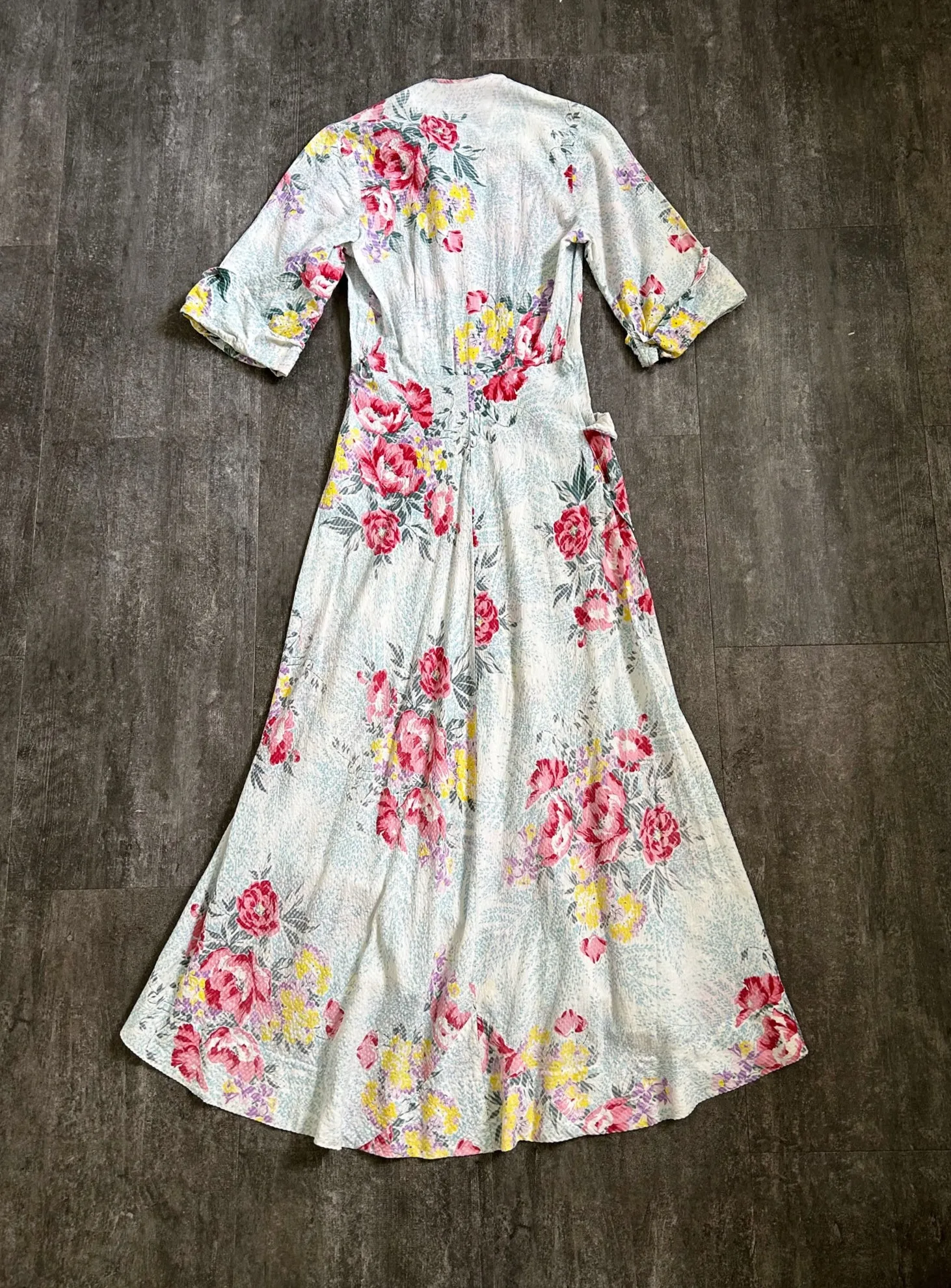 1940s rose print dressing gown . vintage 40s dress . size small