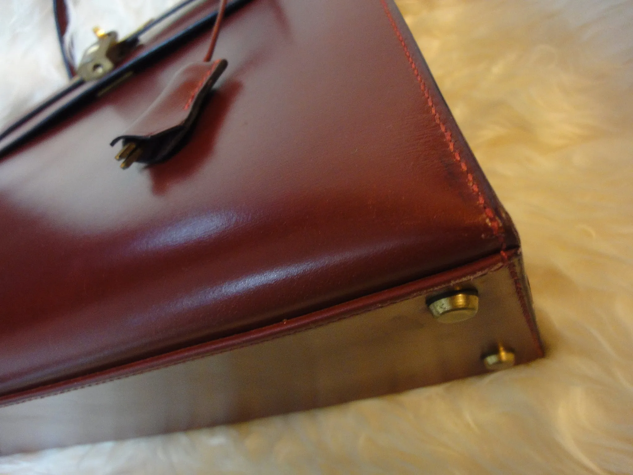 1980s Vintage HERMES Kelly 32 bag rouge ash box calf leather with gold hardware. Exterior stitch. Stamp K in O, 1981. Best known classic bag