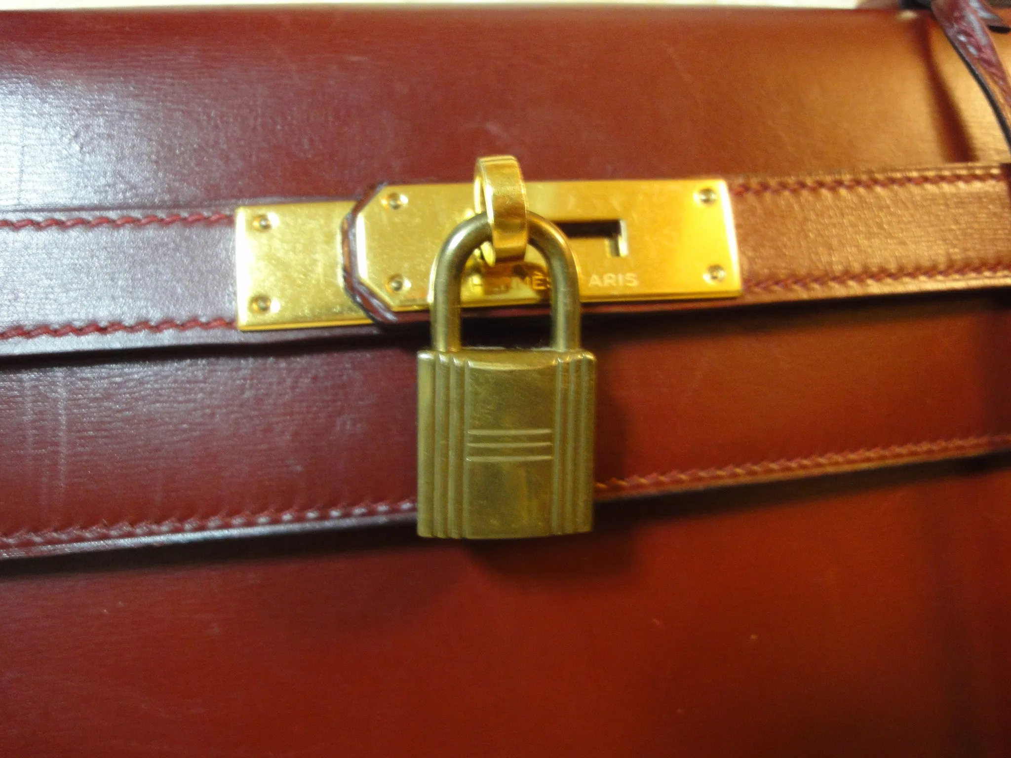 1980s Vintage HERMES Kelly 32 bag rouge ash box calf leather with gold hardware. Exterior stitch. Stamp K in O, 1981. Best known classic bag
