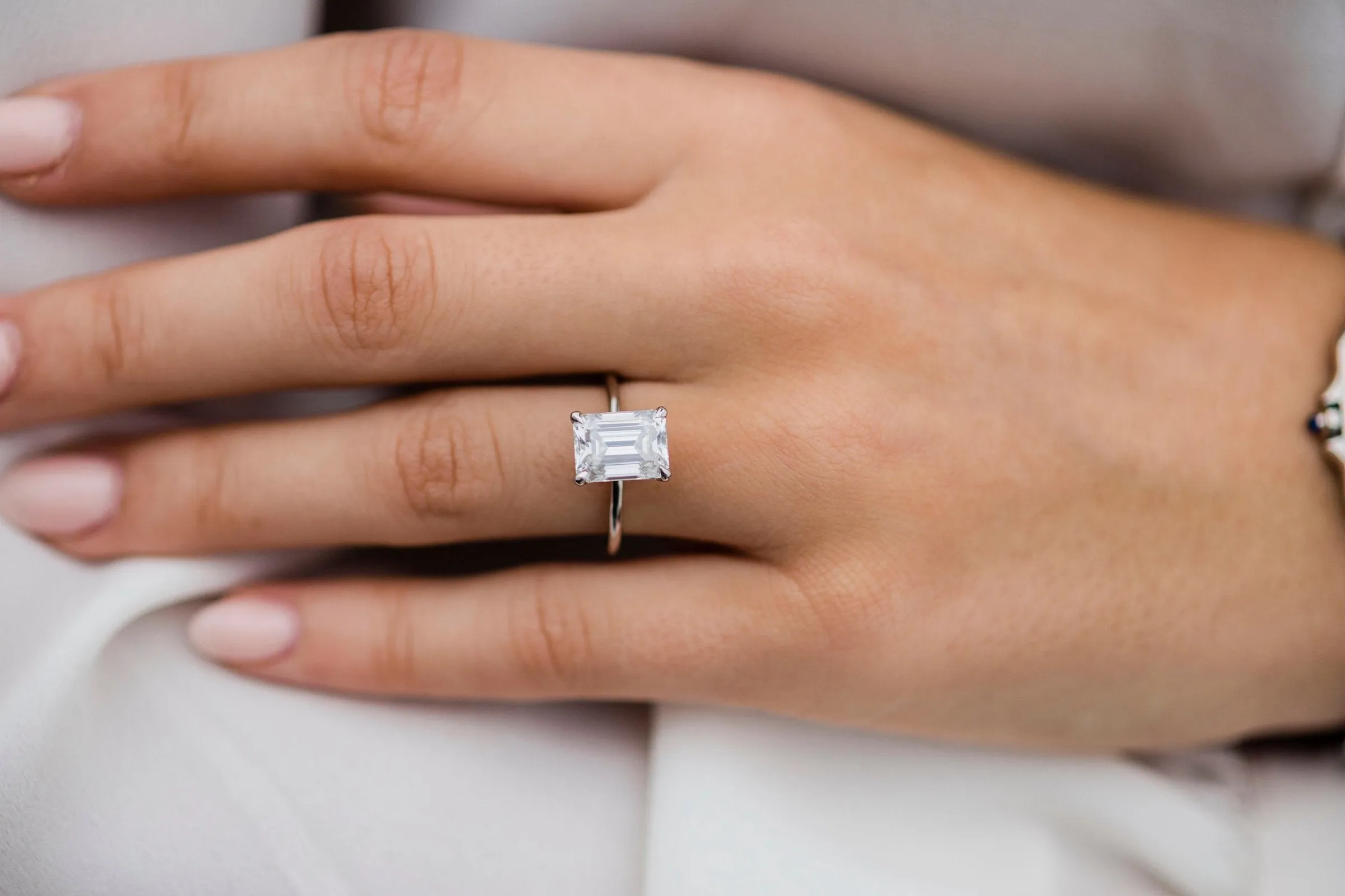 2.00ct Emerald Cut Moissanite unique engagement ring White Gold vintage Cluster ring for women Emerald diamond wedding Anniversary gift