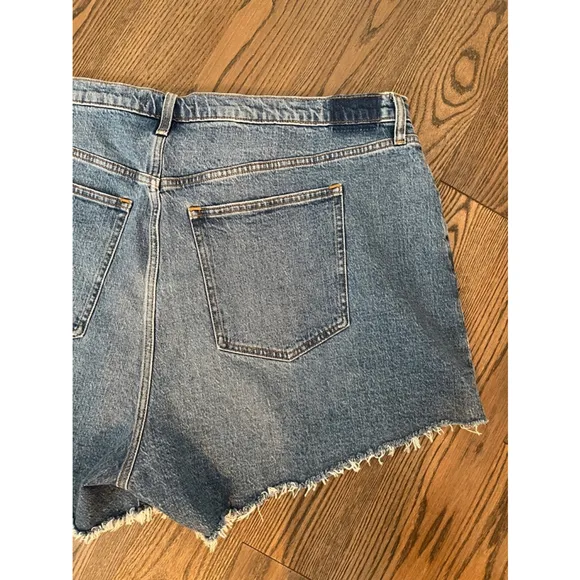 Abercrombie &amp; Fitch Curve Love High Rise Mom Short 4” Plus Size 22 Medium Wash