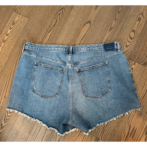 Abercrombie &amp; Fitch Curve Love High Rise Mom Short 4” Plus Size 22 Medium Wash
