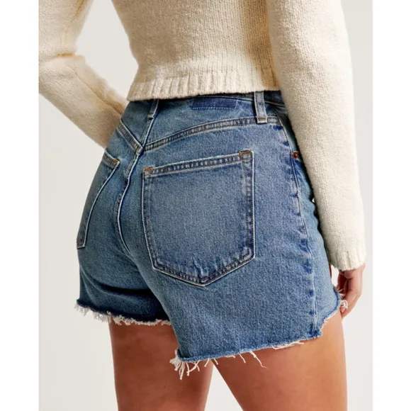 Abercrombie &amp; Fitch Curve Love High Rise Mom Short 4” Plus Size 22 Medium Wash