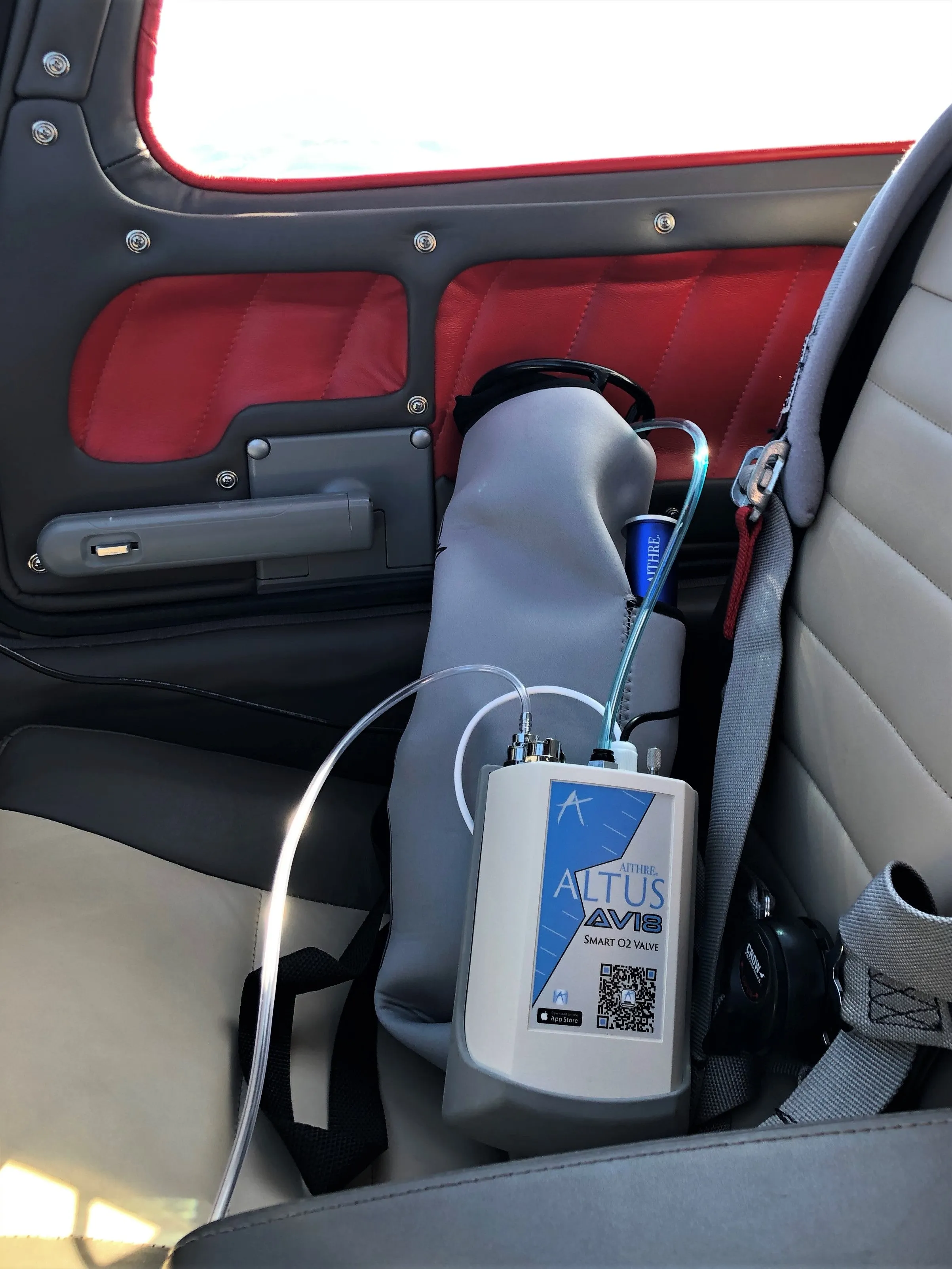 AVI8 2-Place Smart O2 Valve with 152L Bottle and Altus Meso