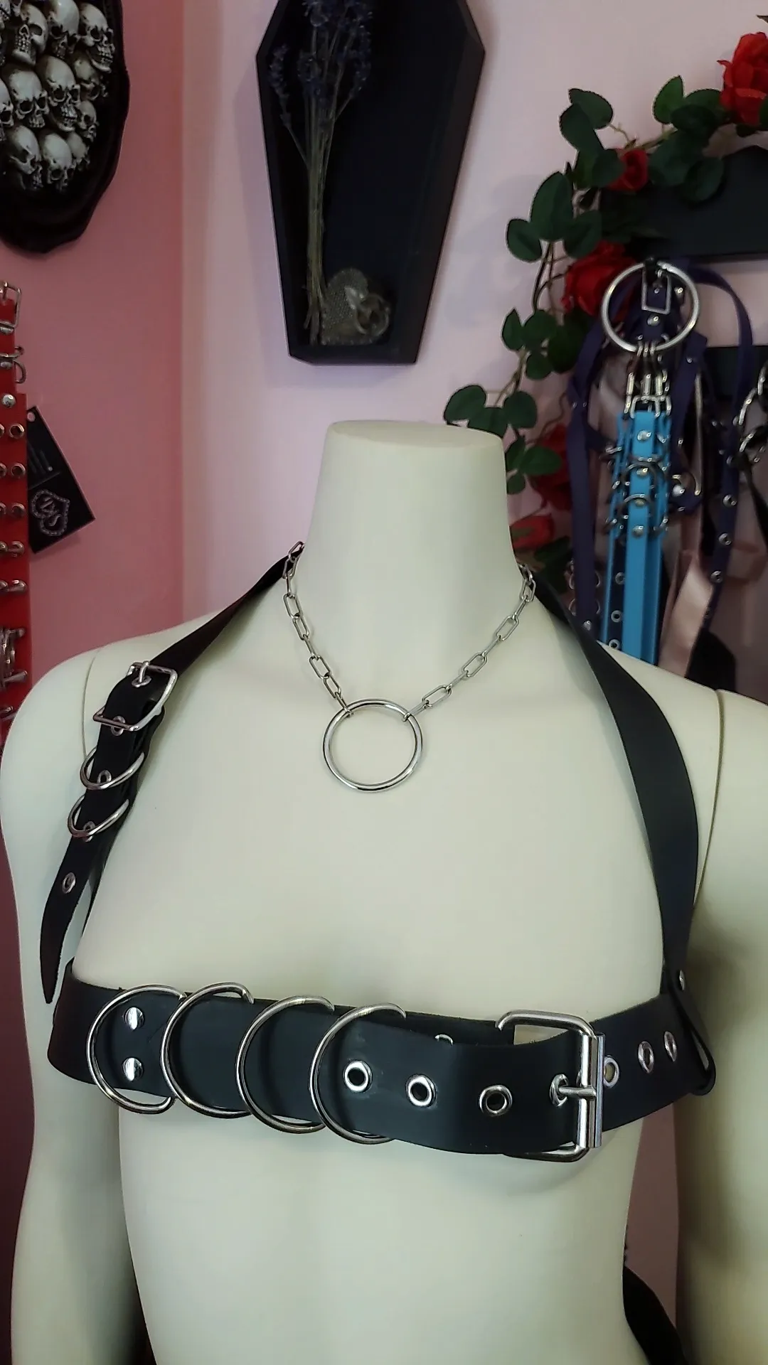 Big O choker necklace