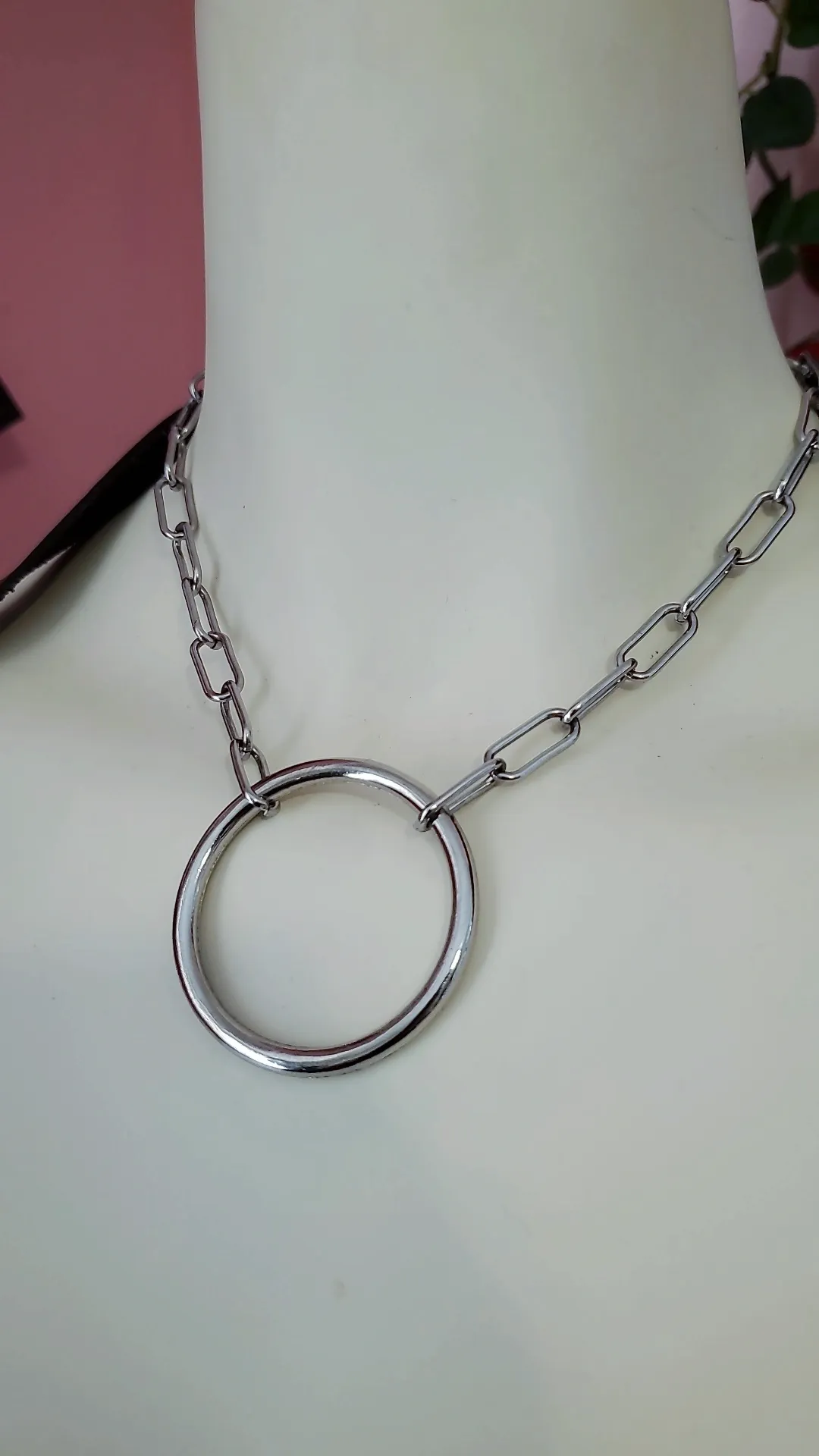 Big O choker necklace