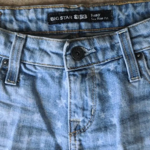BIG STAR Remy Low Rise Fit cut-off distressed frayed denim shorts stars sz25 EUC