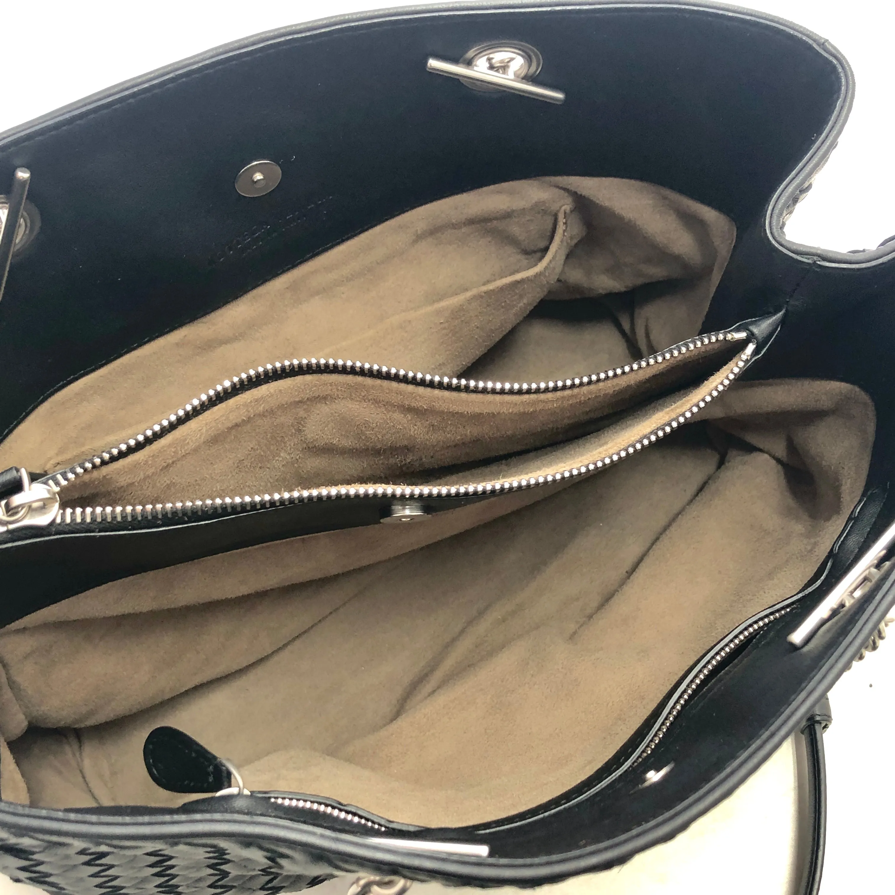 Bottega Veneta Leather Chain Totebag Black Vintage rses7r