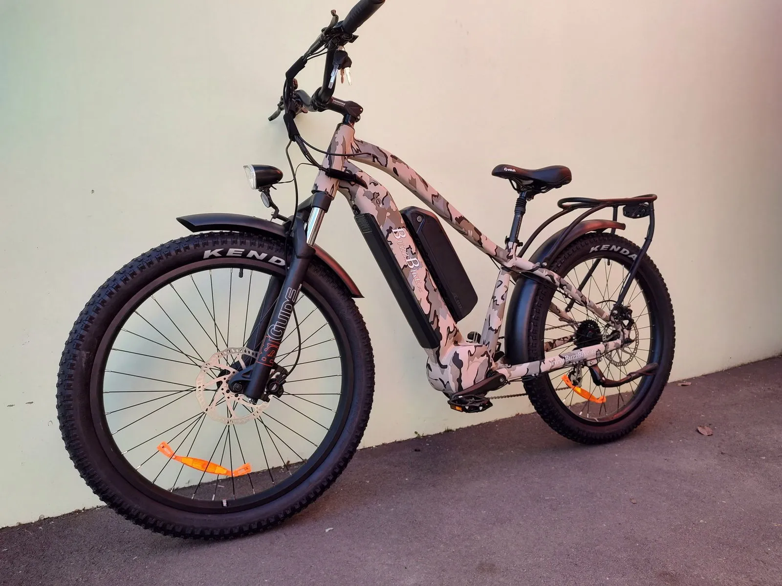 BUZZ BIKE TT DOUBLE BATTERY DELUXE 26" X 4 " CAMO