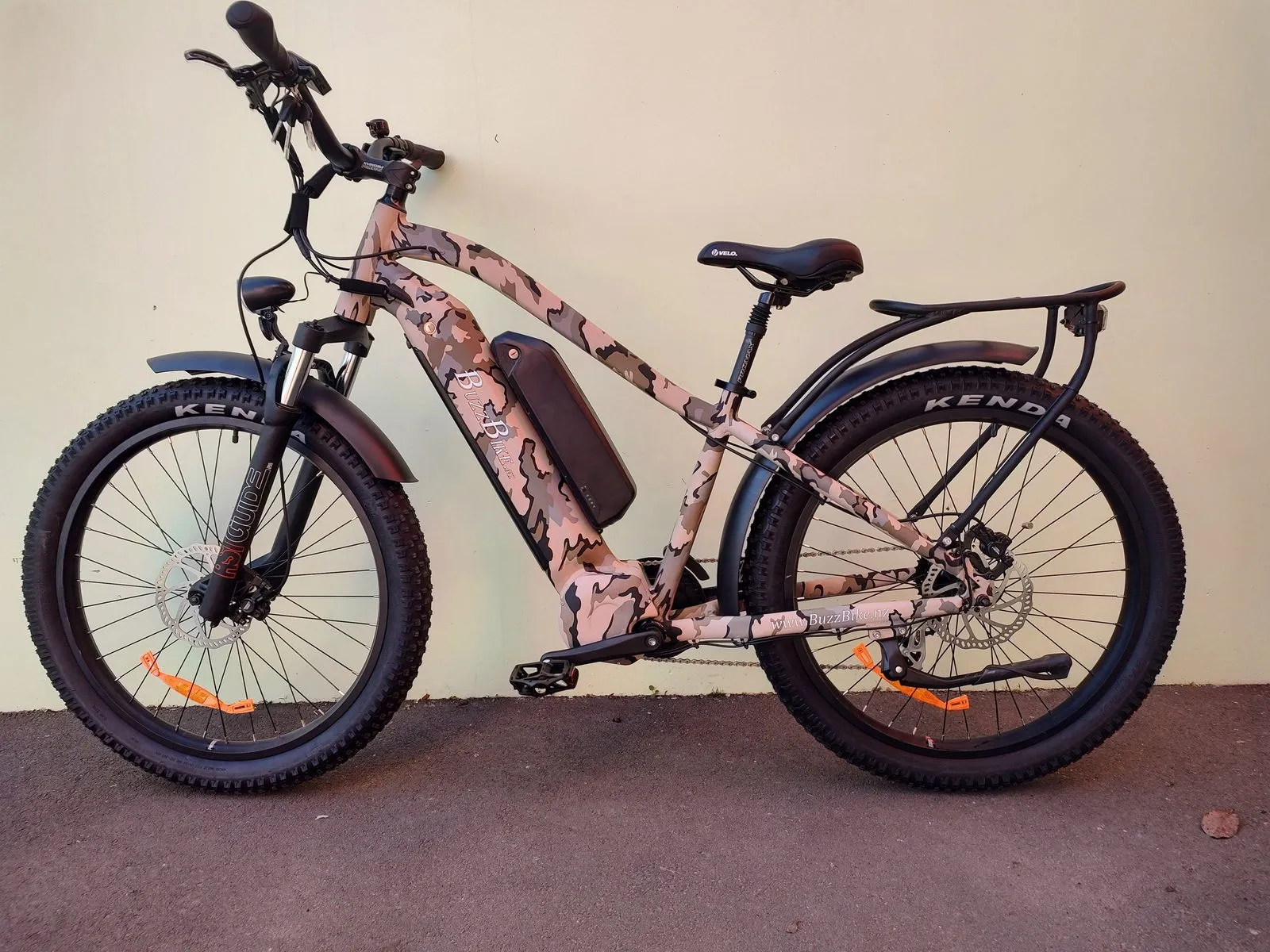 BUZZ BIKE TT DOUBLE BATTERY DELUXE 26" X 4 " CAMO