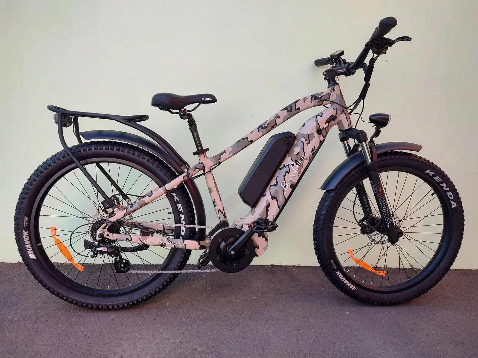 BUZZ BIKE TT DOUBLE BATTERY DELUXE 26" X 4 " CAMO