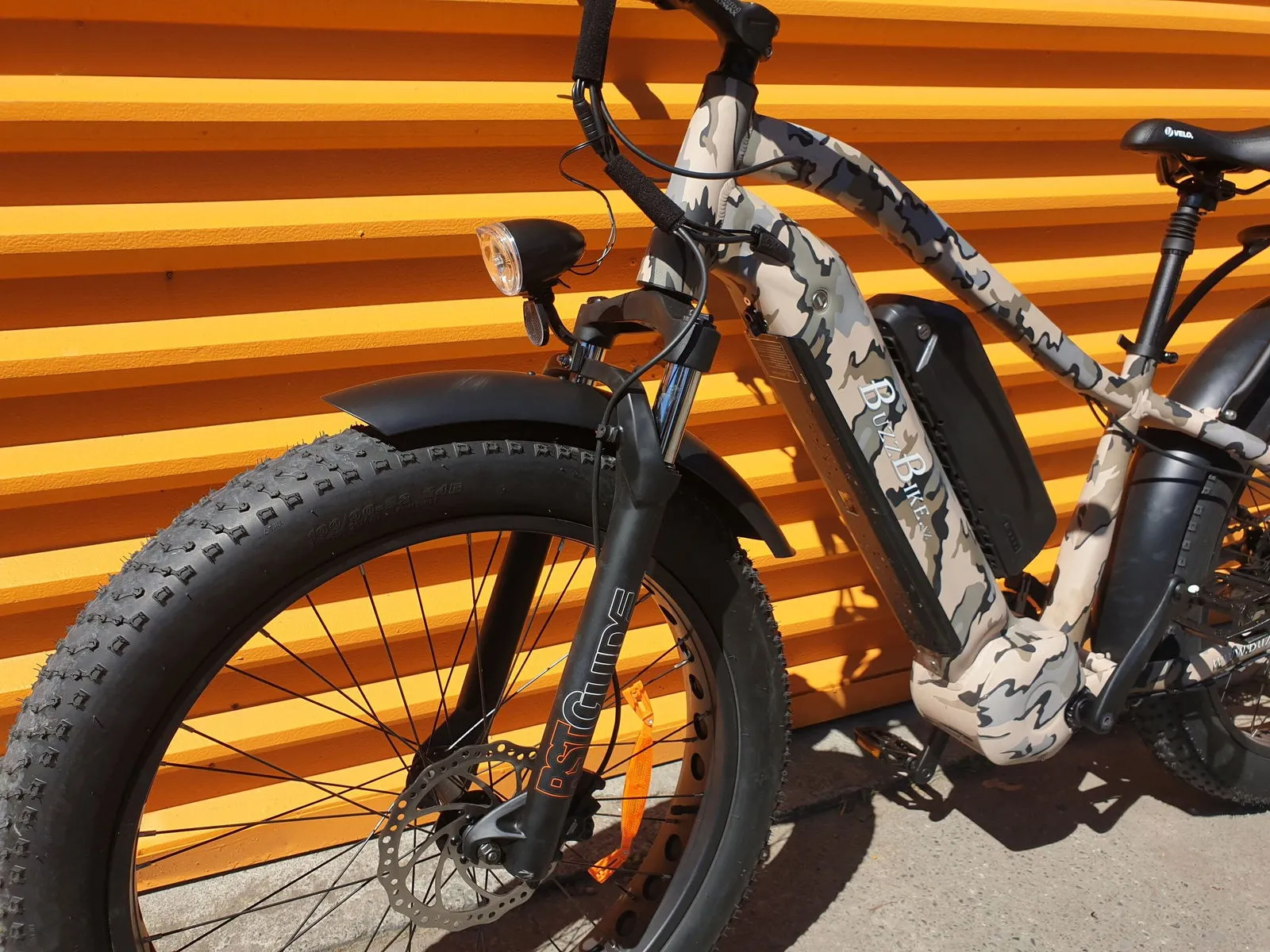 BUZZ BIKE TT DOUBLE BATTERY DELUXE 26" X 4 " CAMO