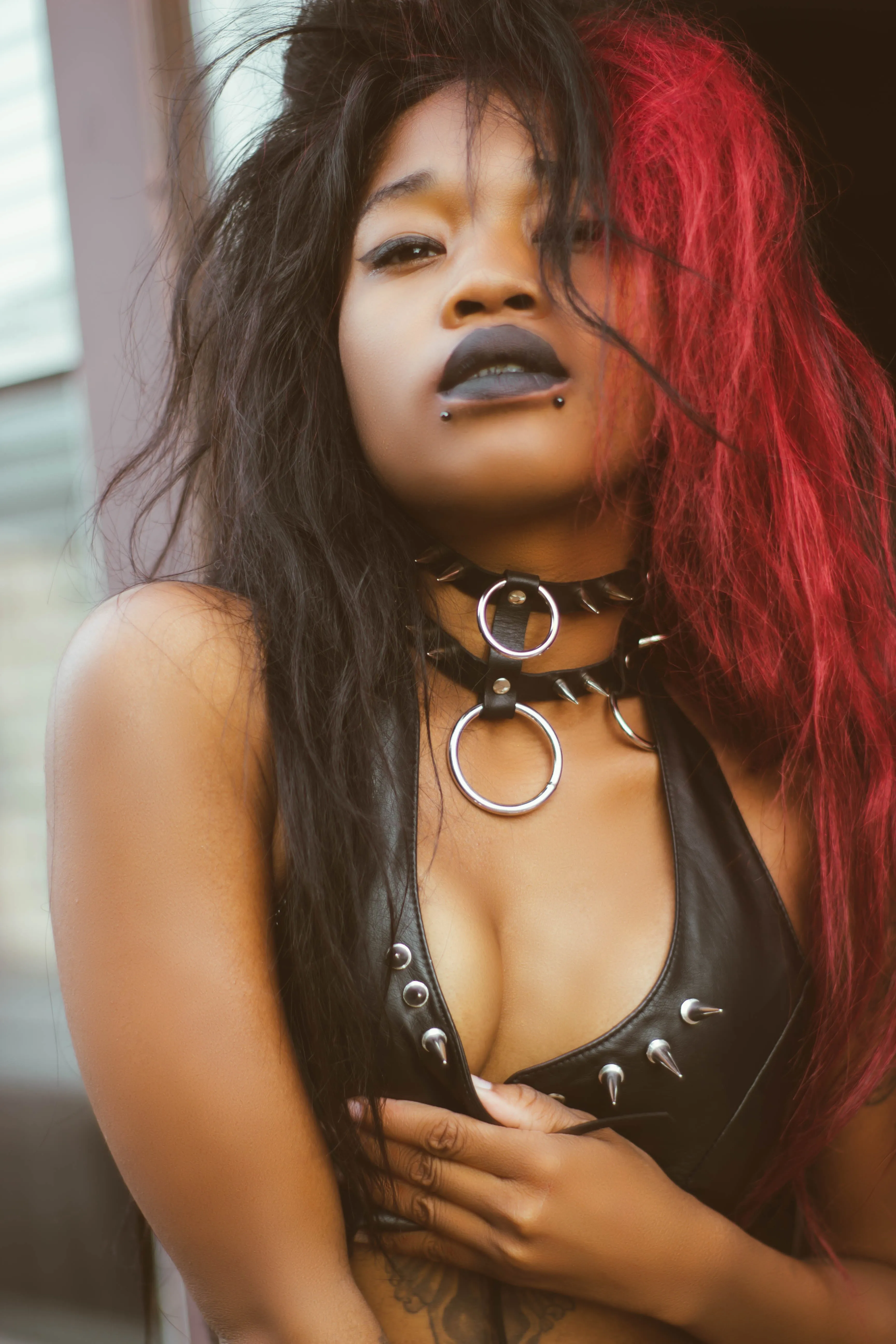 Caden spiked leather o ring collar