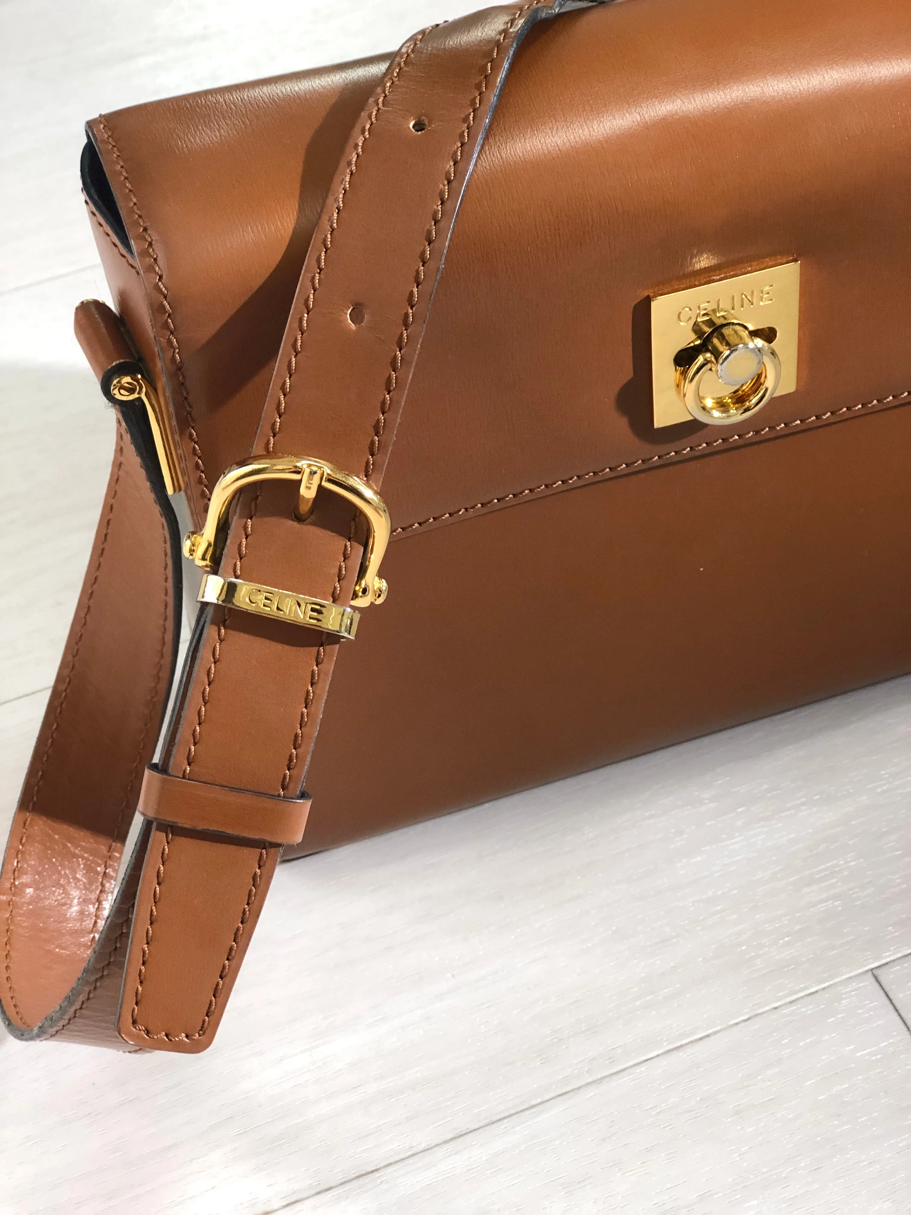 CELINE Logo Gancini Leather Box Shoulder bag Camel Vintage Old Celine ekrsvz