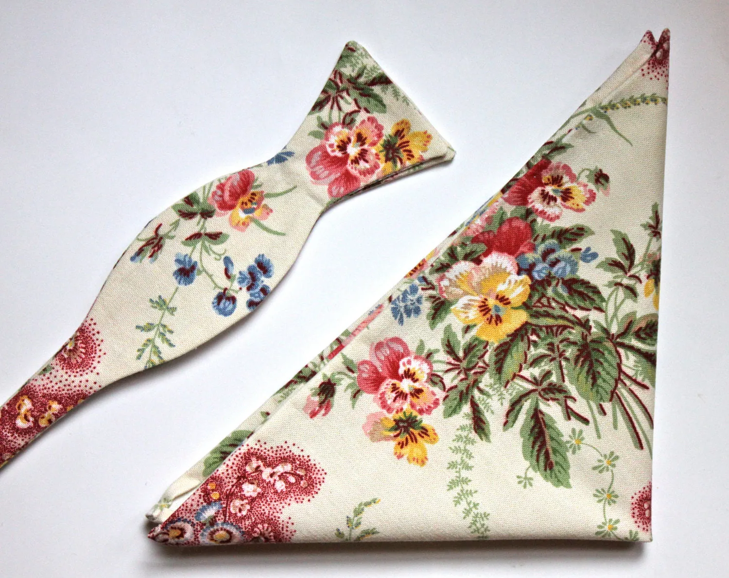 Cream Pansy Floral Bow Tie & Pocket Square Gift Set