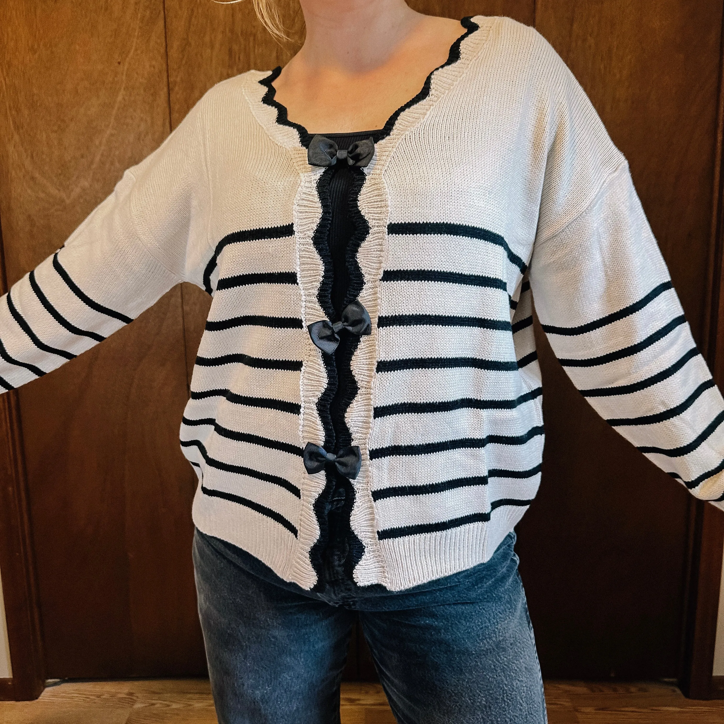 Cutesy Scallop Edge Bow Detail Sweater