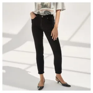DENIM FORUM • Yoko High Rise Slim in Stay Black • 26
