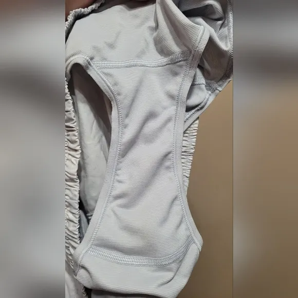 EUC Lululemon Athletica Hotty Hot Short ii 2.5&quot; Grey Size 10