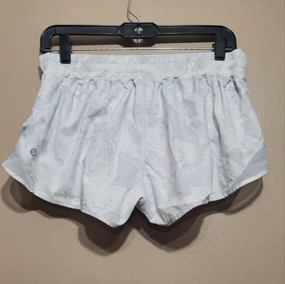 EUC Lululemon Athletica Hotty Hot Short ii 2.5&quot; Grey Size 10