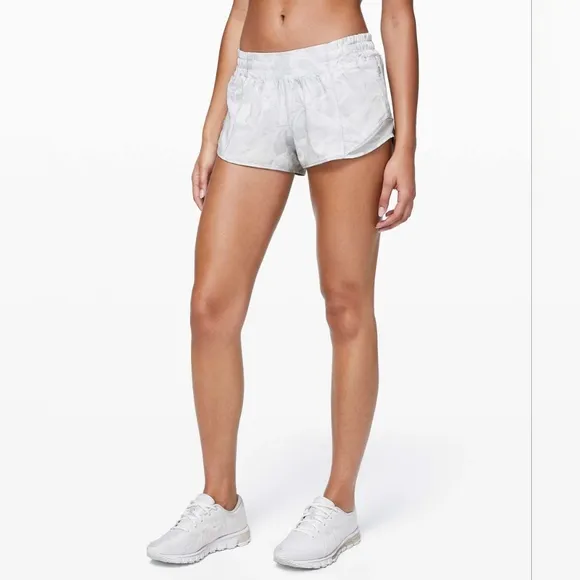 EUC Lululemon Athletica Hotty Hot Short ii 2.5&quot; Grey Size 10
