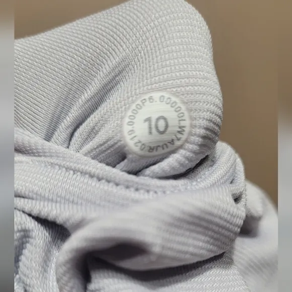 EUC Lululemon Athletica Hotty Hot Short ii 2.5&quot; Grey Size 10
