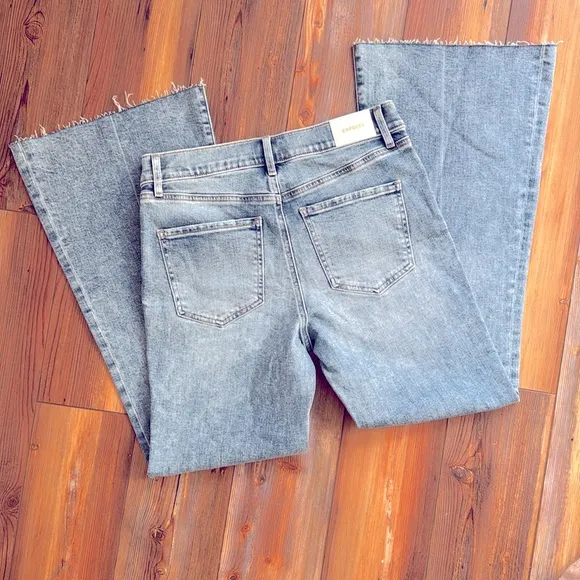 Express Mid Rise Medium Wash '70s Flare Jeans 8s