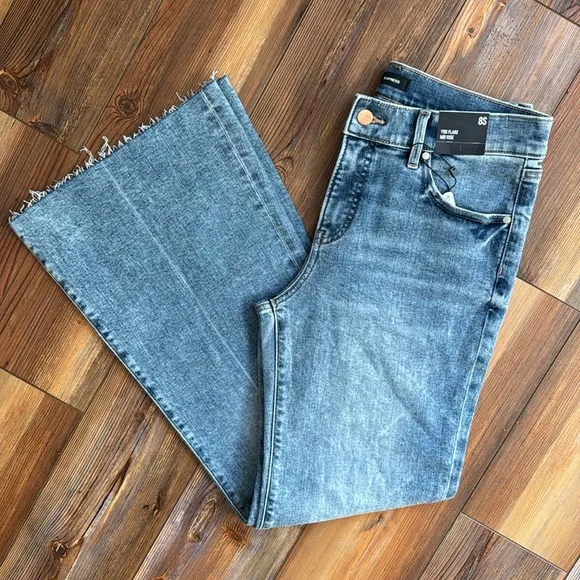 Express Mid Rise Medium Wash '70s Flare Jeans 8s