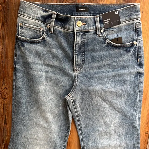 Express Mid Rise Medium Wash '70s Flare Jeans 8s