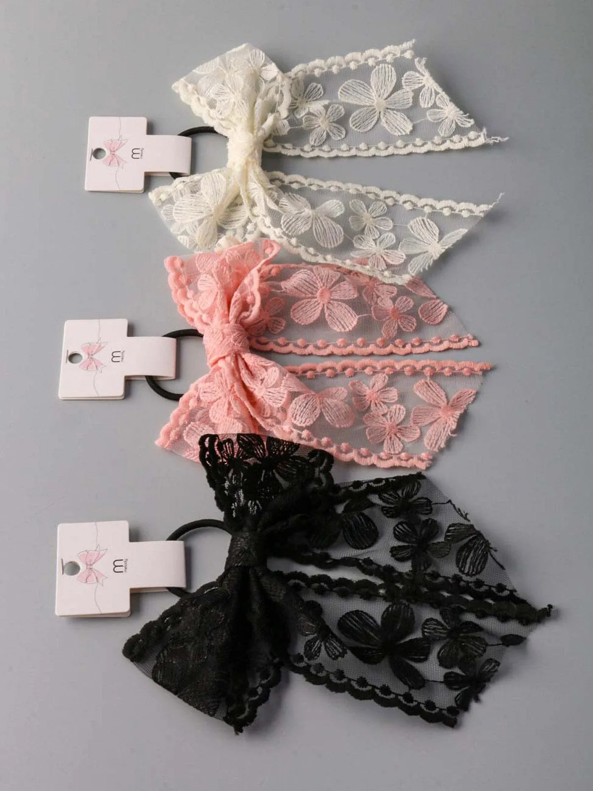 FASHION ASSORTED COLORS LACE BOW DETAILED SCRUNCHIES