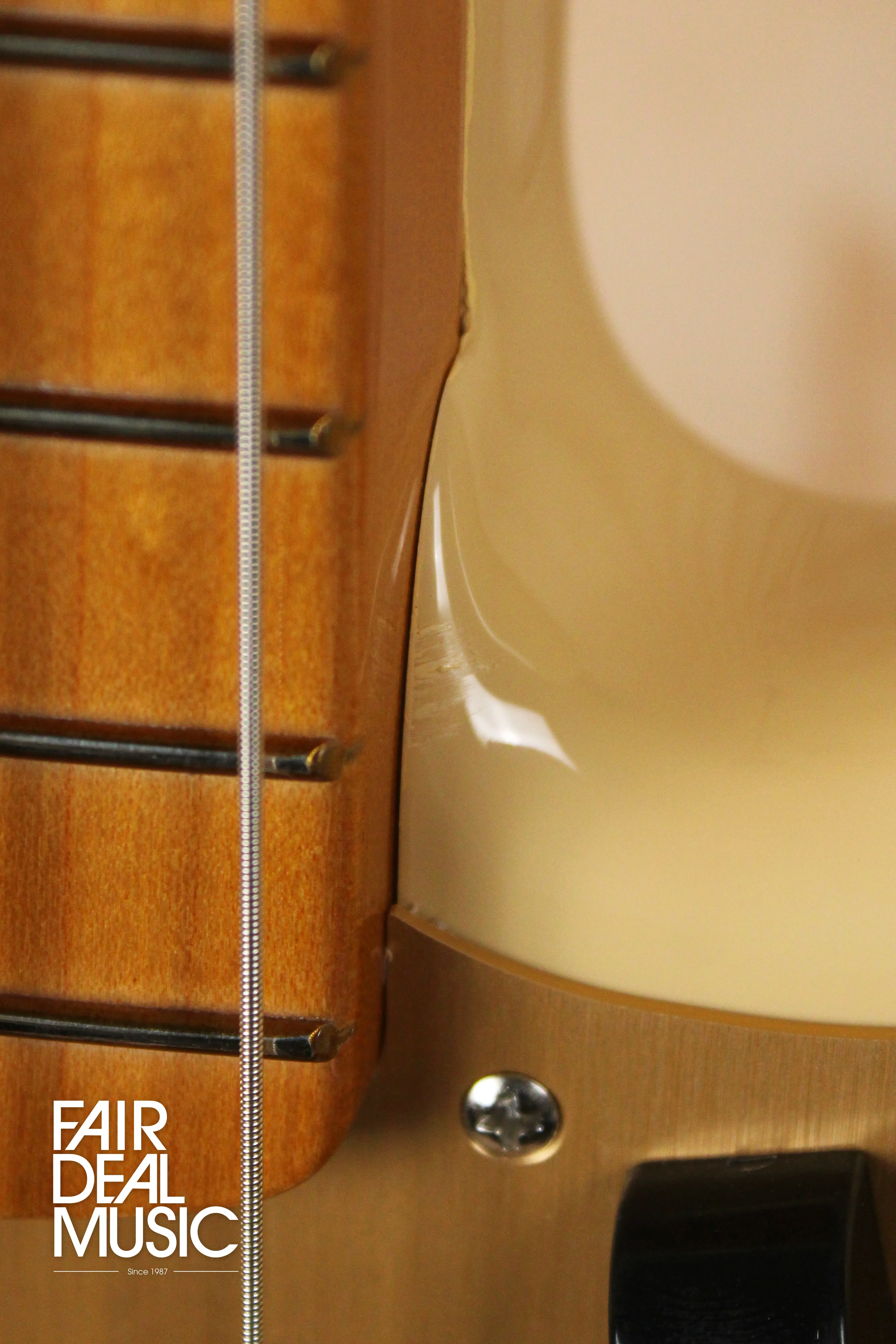 Fender Vintera II '50s Precision Bass, Desert Sand, Ex Display