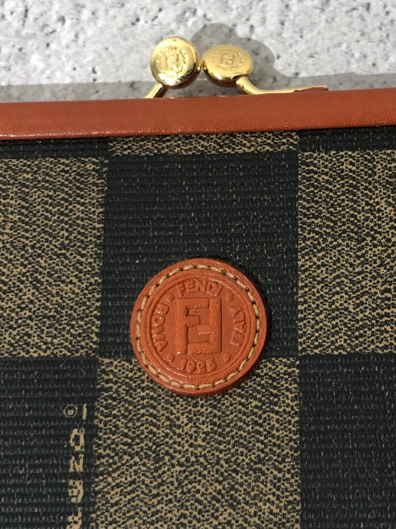 FENDI Logo PVC Leather Metal Clasp Coin Purse Brown Vintage jrsgyi