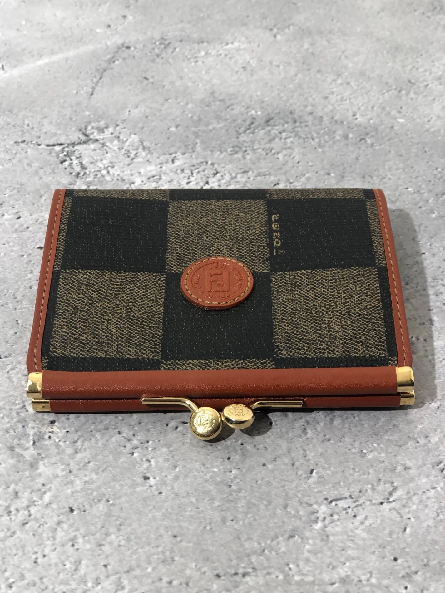 FENDI Logo PVC Leather Metal Clasp Coin Purse Brown Vintage jrsgyi