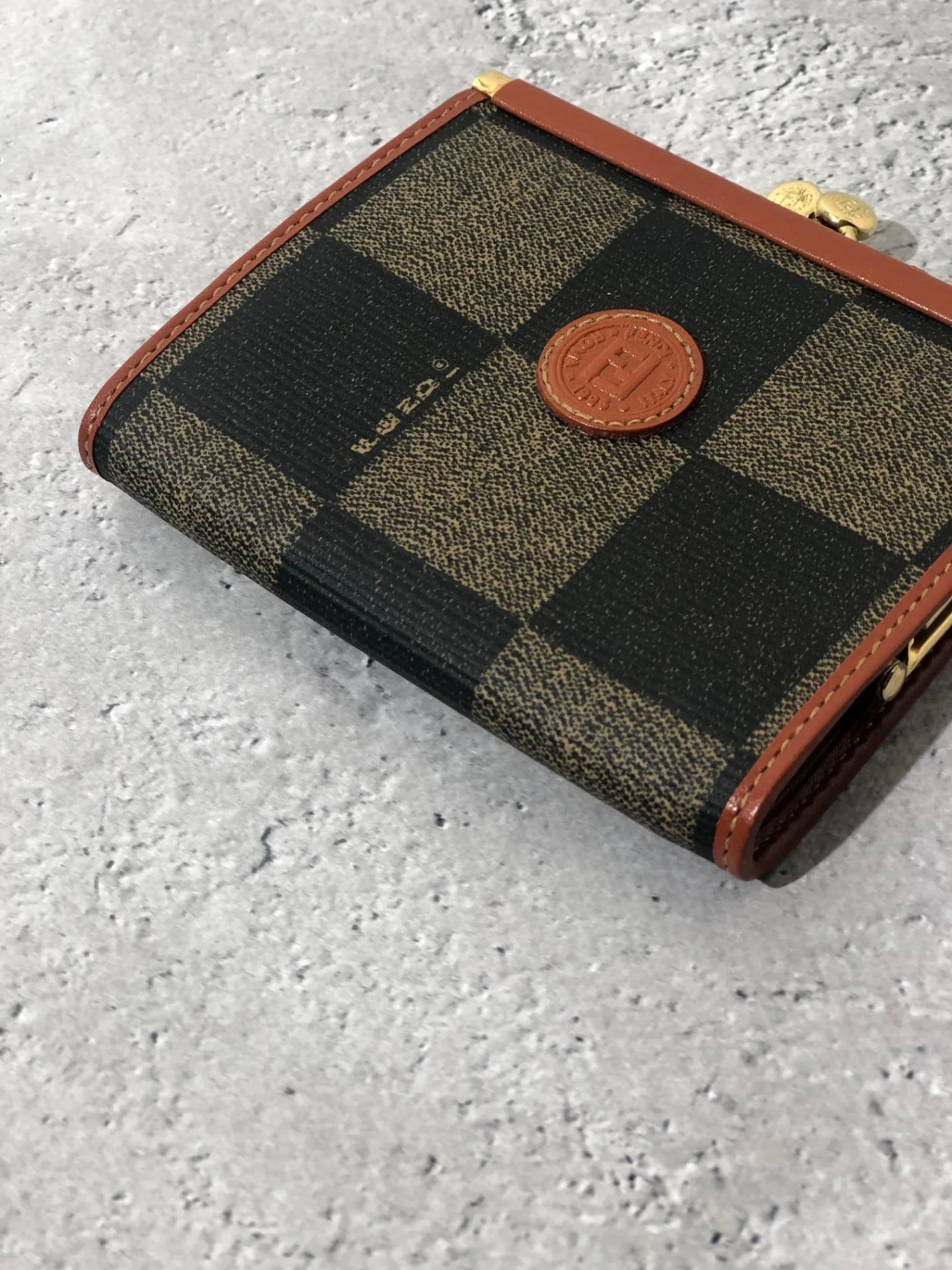 FENDI Logo PVC Leather Metal Clasp Coin Purse Brown Vintage jrsgyi