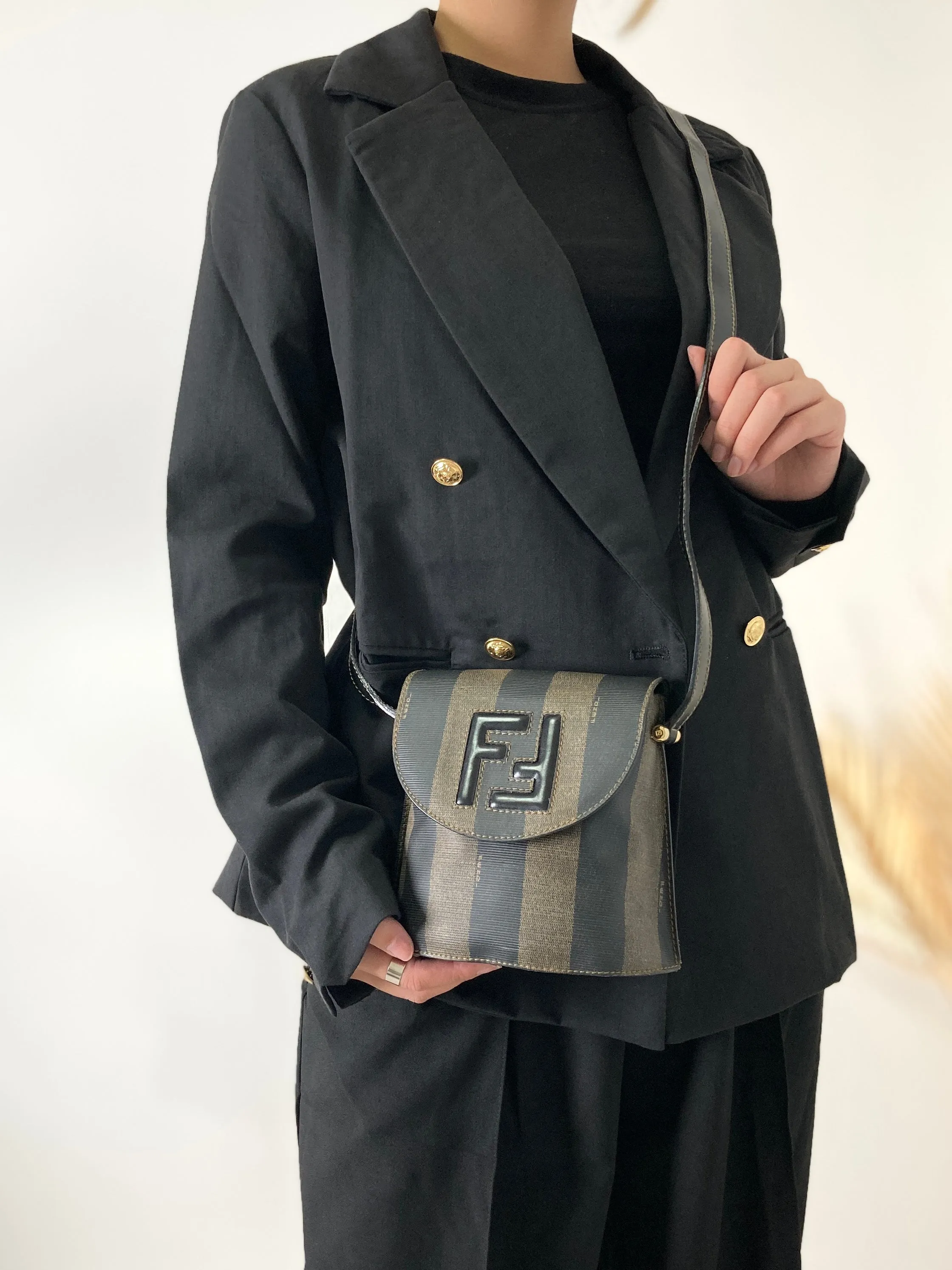 FENDI Pecan Logo Motif Shoulder bag Brown Vintage znnyg8