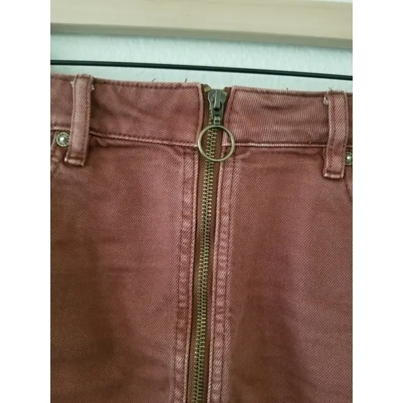 FREE People – We the Free Rust denim front zip it up mini skirt w/ raw edge hem