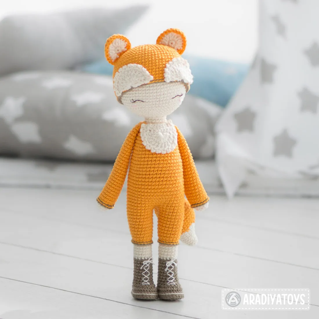Friendy Laura the Fox from "AradiyaToys Friendies" collection / doll crochet pattern by AradiyaToys (Amigurumi tutorial PDF file)