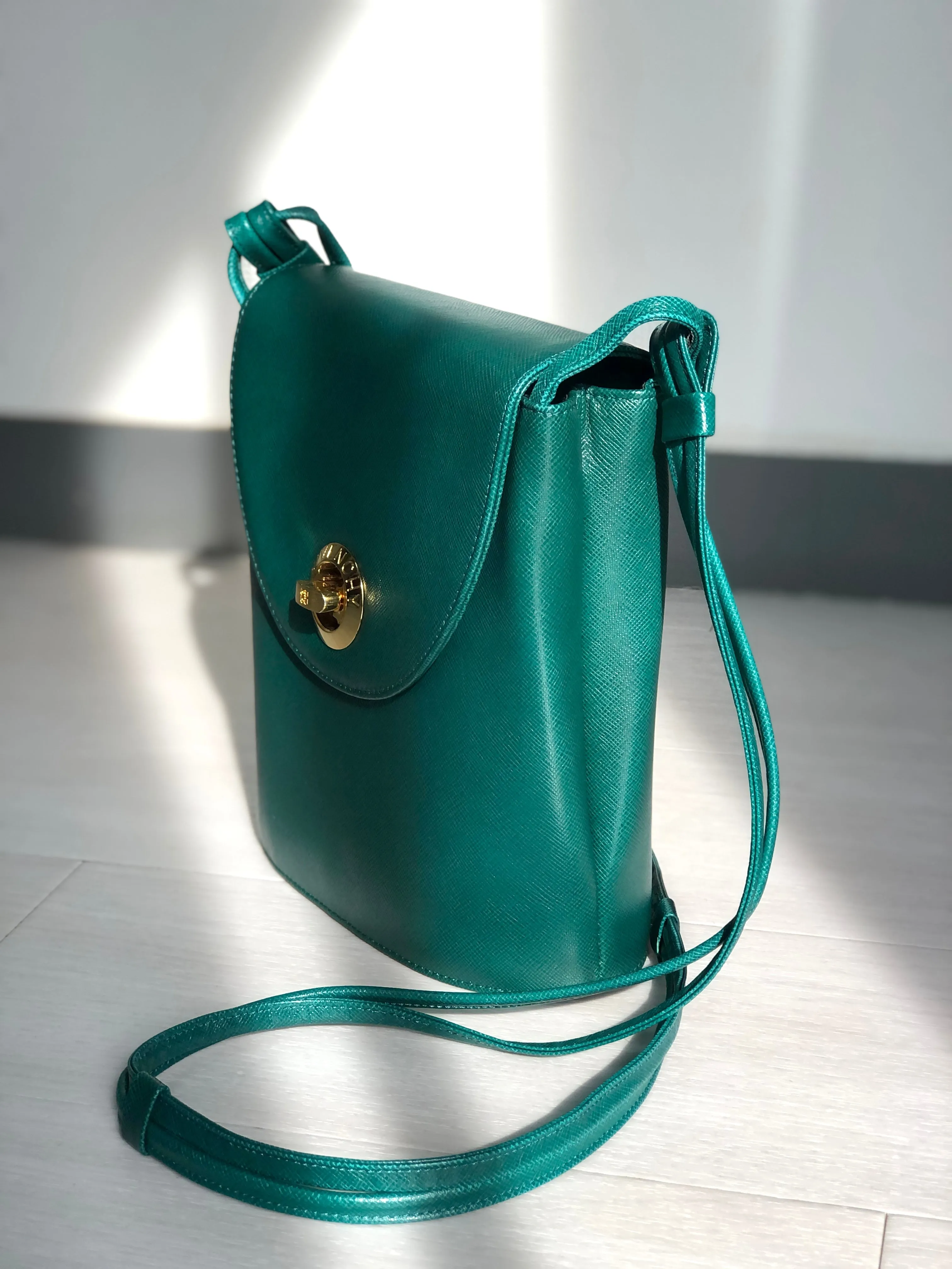 GIVENCHY Turn lock logo Leather Green rvmee6