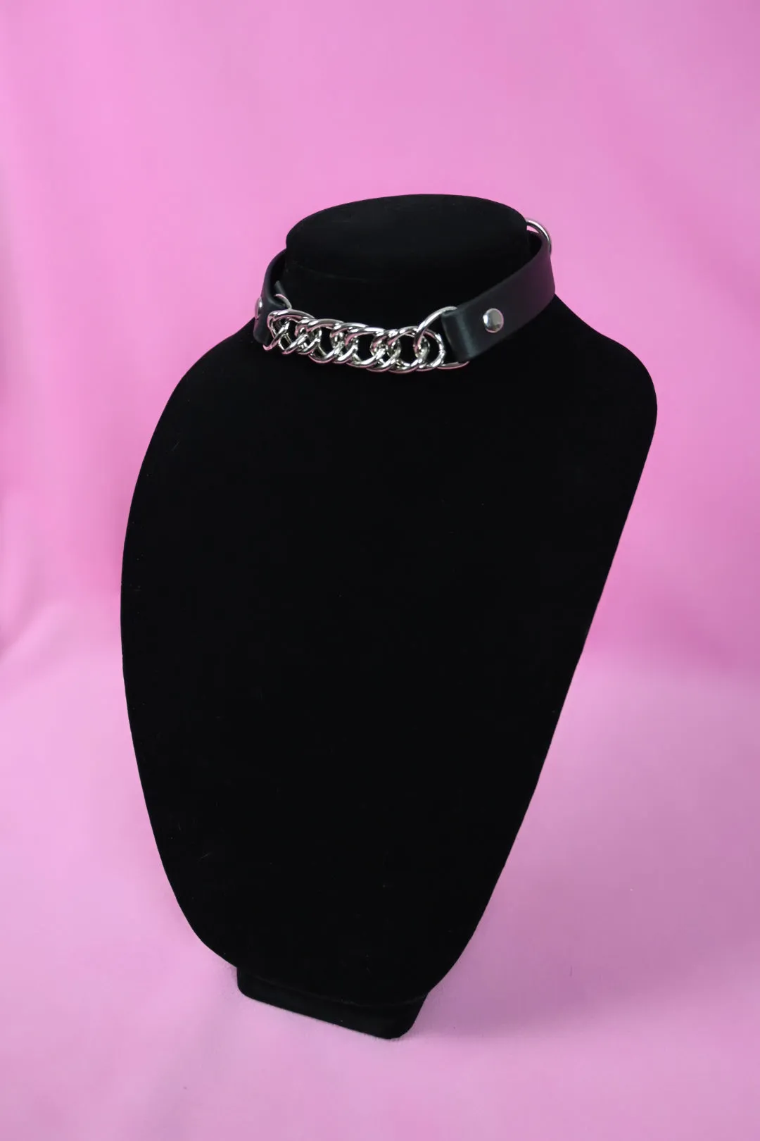 Grey choker