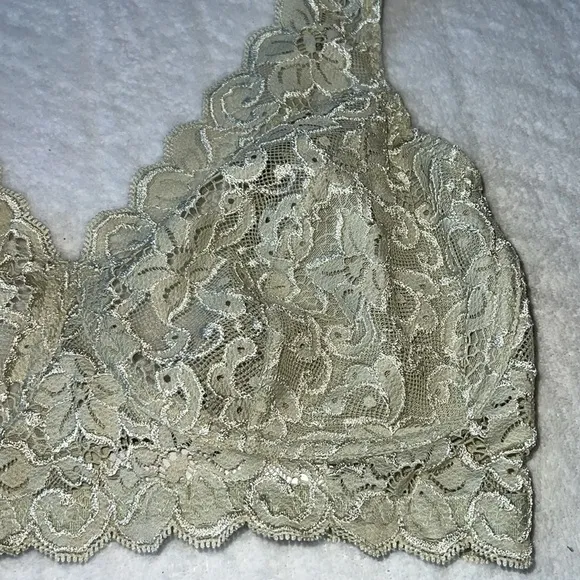 HANRO Luxury Moments Lace Wireless Bra