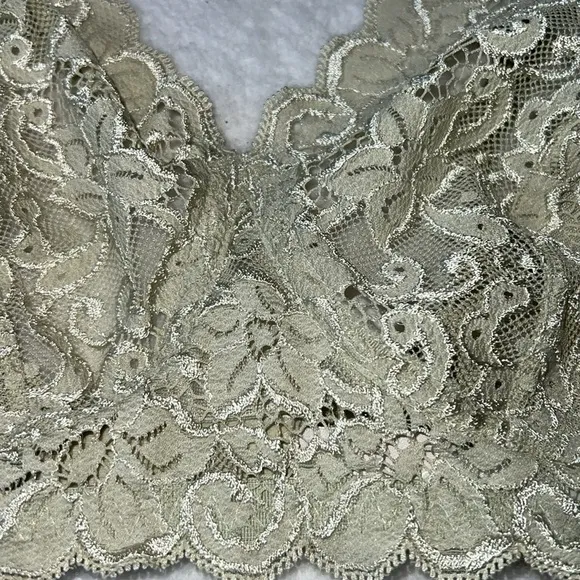HANRO Luxury Moments Lace Wireless Bra