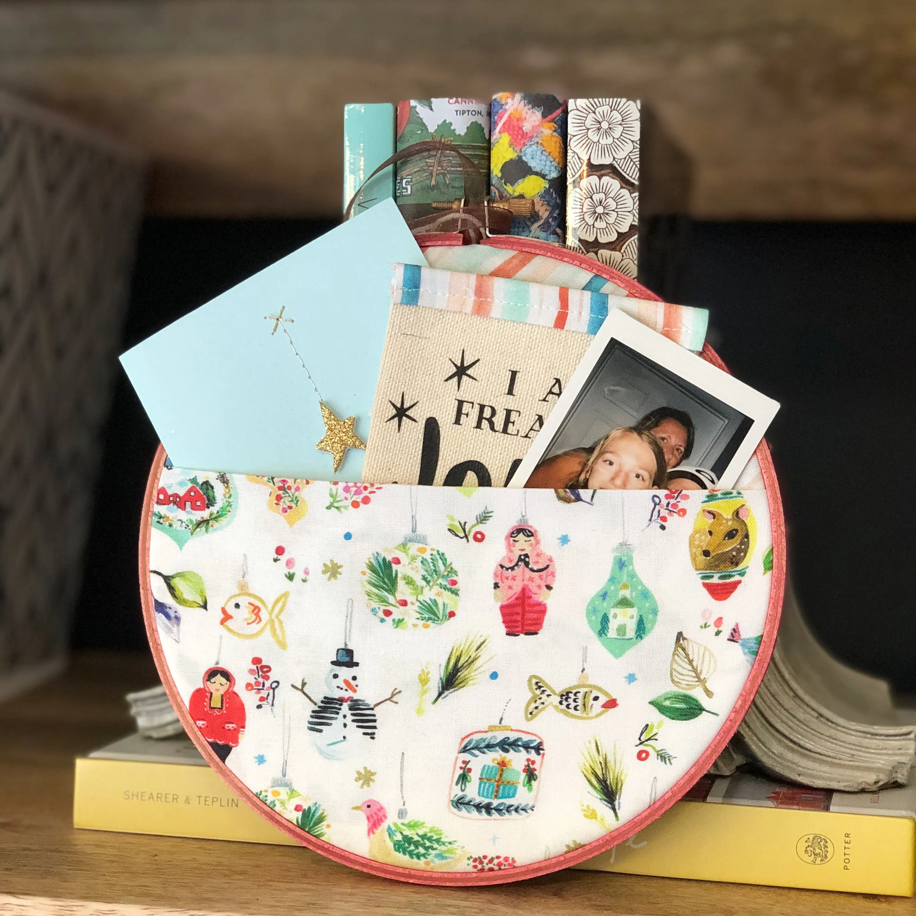 holiday pocket hoop art