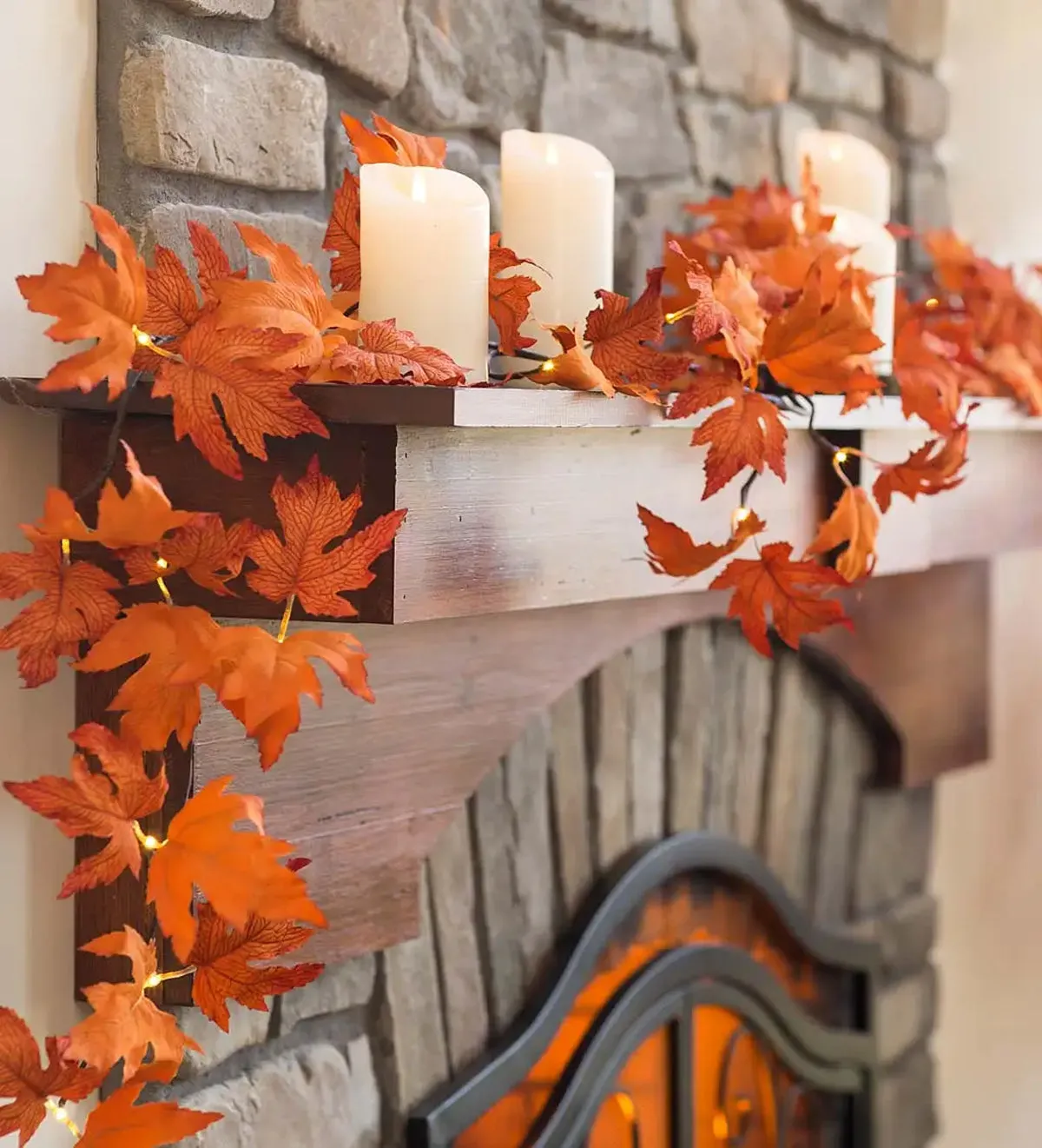 Indoor/Outdoor Maple Lighted Garland