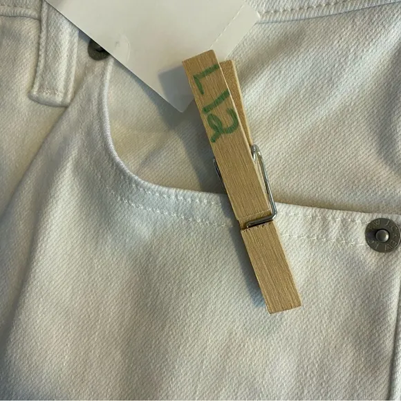 J. Crew Petite white stovepipe straight jean in signature stretch  size 25 nwt