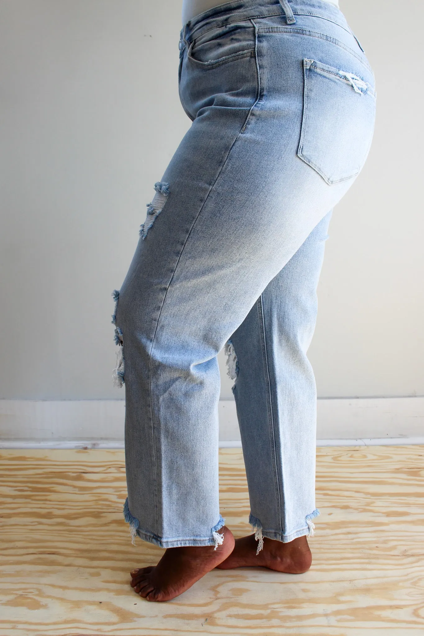Jodie 90’s Distressed Jean • Light Vintage - PLUS