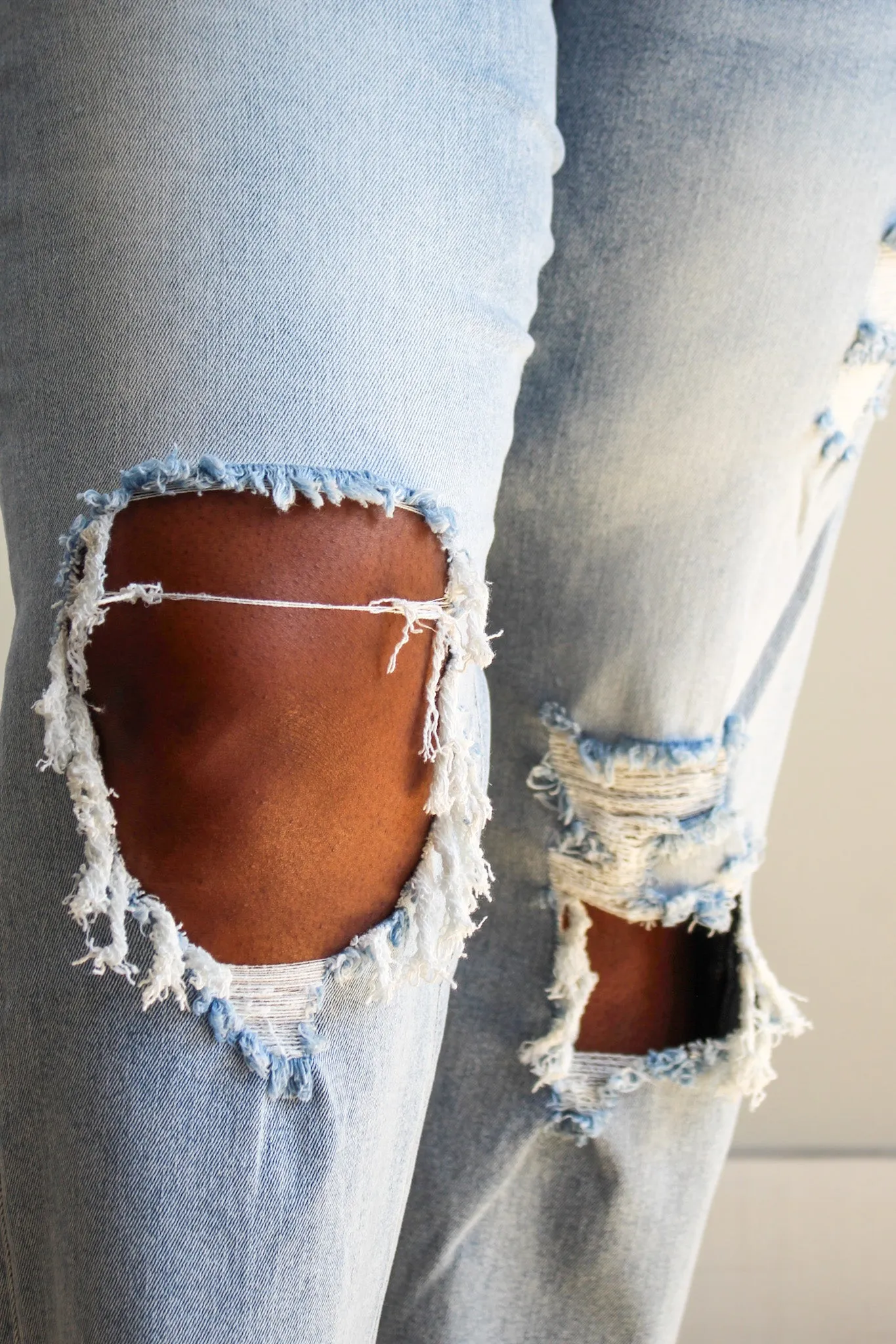 Jodie 90’s Distressed Jean • Light Vintage - PLUS