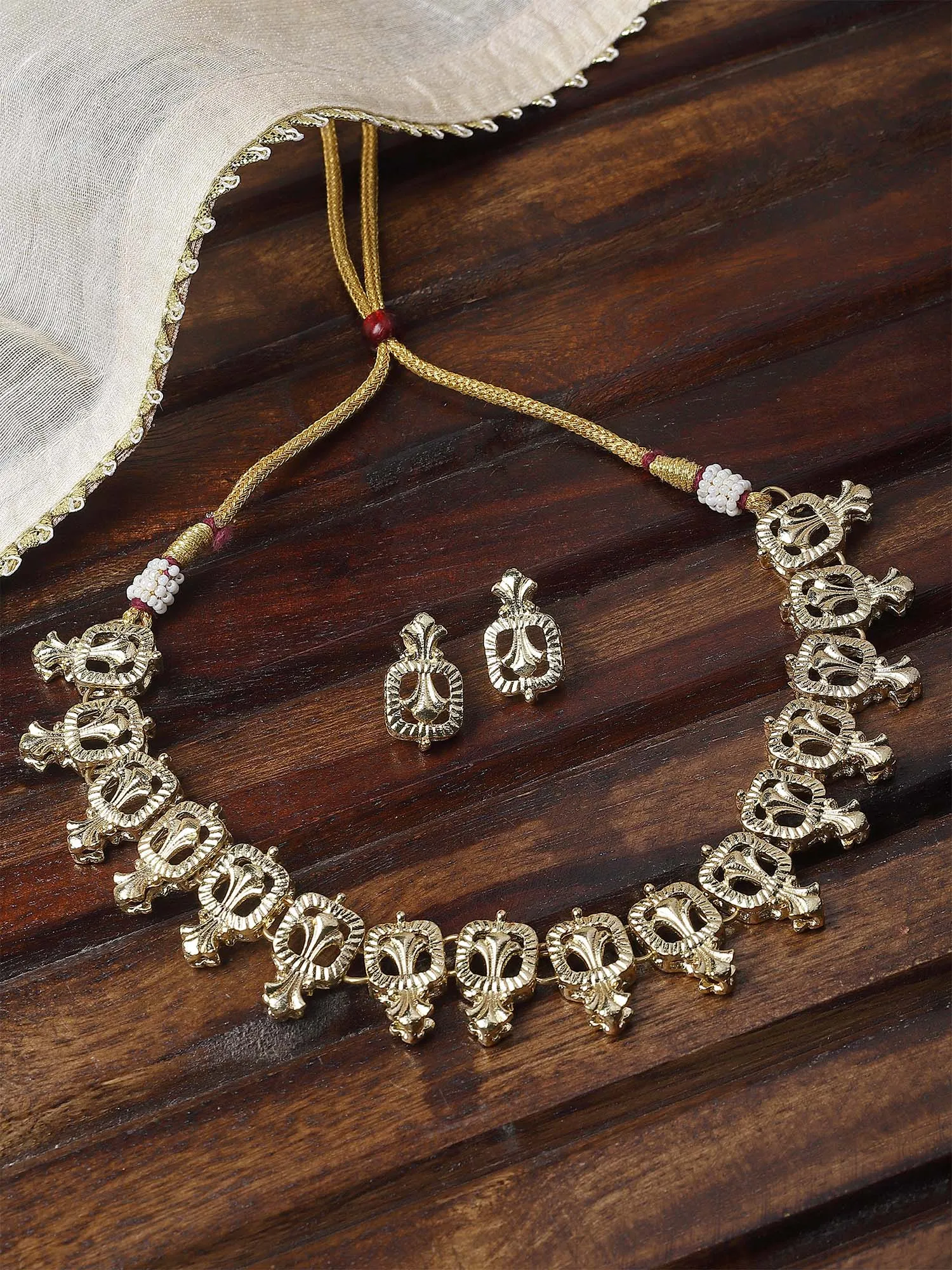 Karatcart Gold Plated Traditional Lightweight Kundan Necklace for Women
