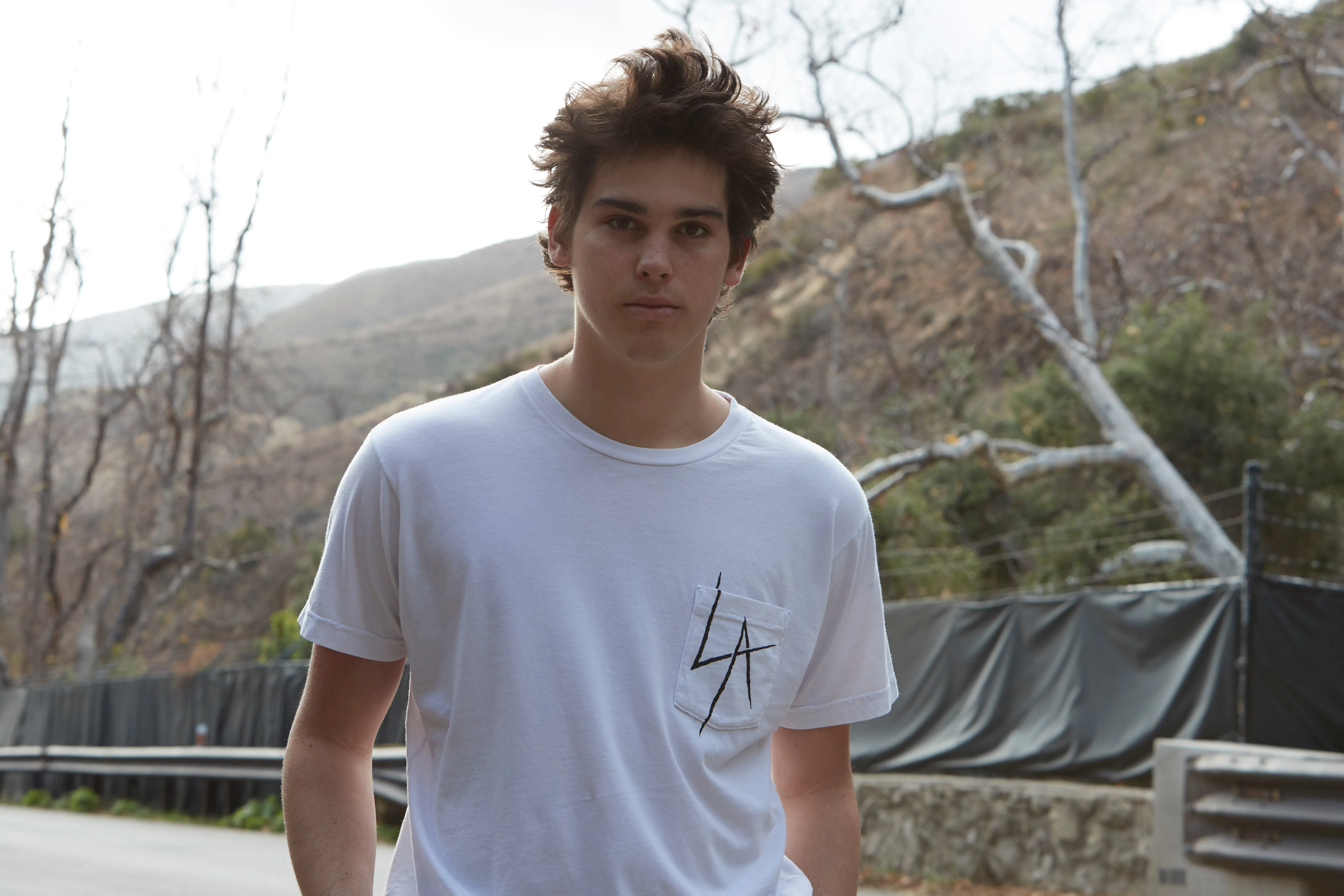 LA SLASH POCKET TEE