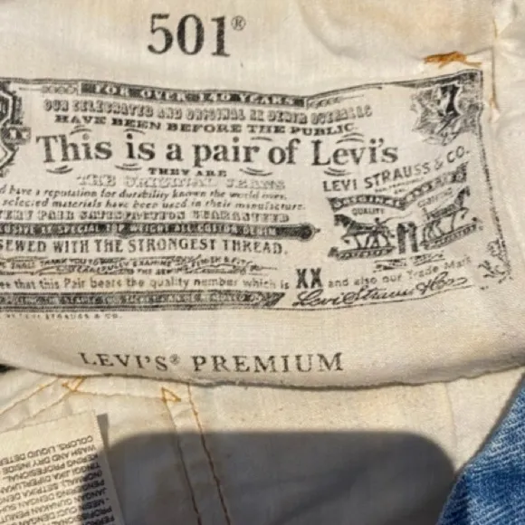 Levi’s 501 High Rise Shorts in Fault Line Sz 25