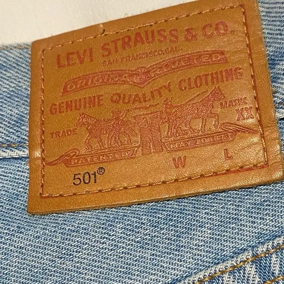 Levi’s 501 High Rise Shorts in Fault Line Sz 25